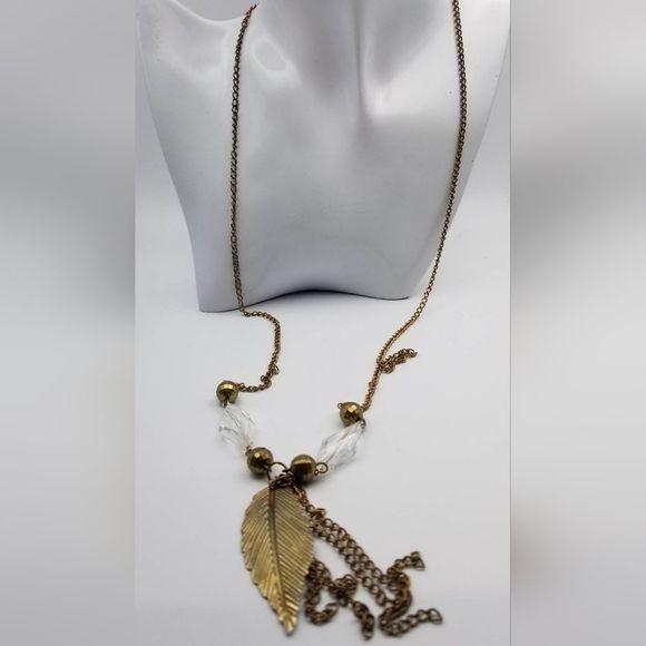 The defiant‎ leaf flowing necklace - Picture 1 of 2